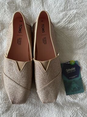 9 NEW TOMS Shoes- Champagne Glitter